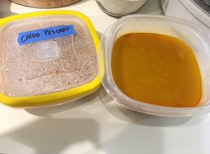Una foto de Caldo de Pescado