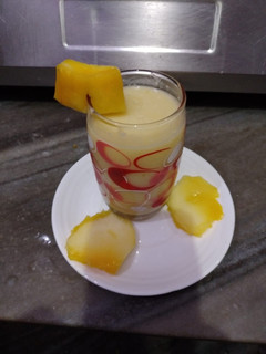 मैंगो शेक (Mango Shake Recipe in Hindi) रेसिपी मुख्य फोटो