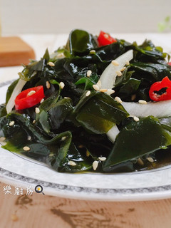 涼拌洋蔥海帶芽 的食譜成品照片