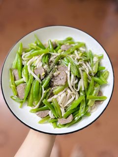 Hình của món Mỳ xào đậu que & mọc bò.