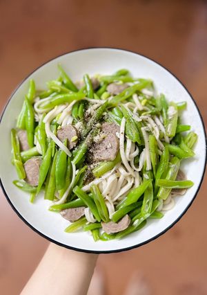 Hình của món Mỳ xào đậu que & mọc bò.