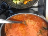 Sopa de fideo con caldo de pollo