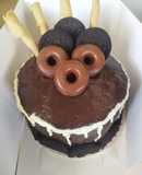 Torta de chocolate con relleno y cobertura de chocolate