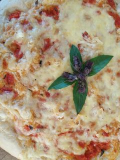 A picture of Pizza Margherita (Pizza Margarita).