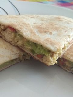 Una foto de Quesadillas de pollo y Aguacate