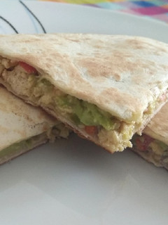 Una foto de Quesadillas de pollo y Aguacate