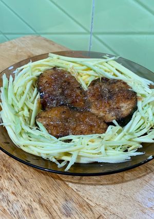 Hình của món Cá thu chiên sốt mắm tỏi.
