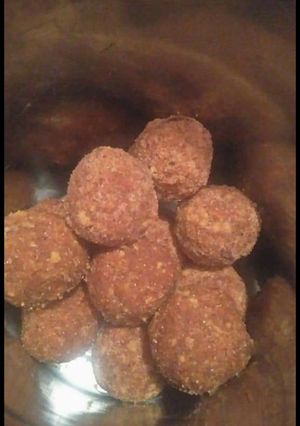 आटे बेसन के लड्डू (Aate besan ke laddu recipe in hindi) रेसिपी मुख्य फोटो