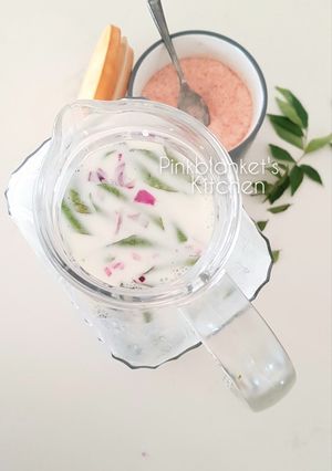 A picture of Mooru Ice (Spiced Yogurt Drink).