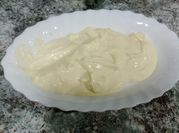 Una foto de alioli con aceite de oliva