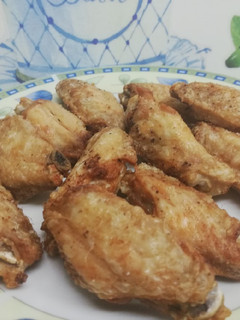 Una foto de Alitas de pollo picantes 🐔🌶️