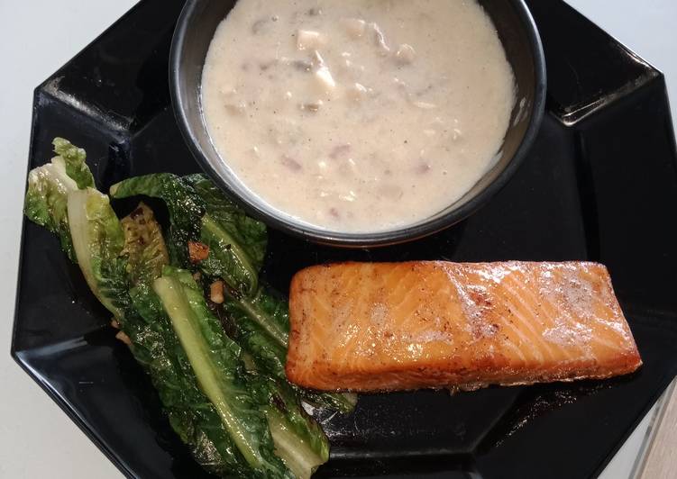 Grilled Salmon with Mushrooms sauce