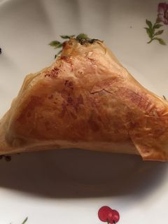 Una foto de Triángulo de pasta filo con sorpresa