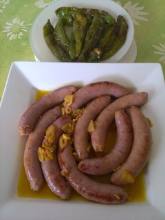 Una foto de Salchichas en salsa de ajos