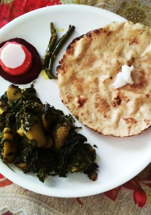 A picture of Methi alu with makke ki roti.