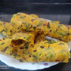 A picture of Methi thelpa.