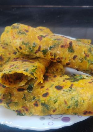 A picture of Methi thelpa.