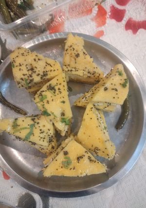 बेसन के ढोकला (besan ka dhokla recipe in Hindi) रेसिपी मुख्य फोटो