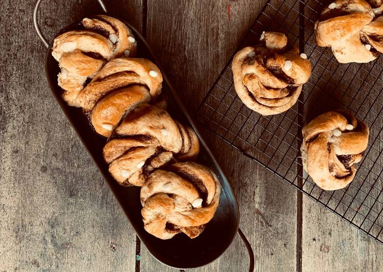 Kanelbullar (Swedish Cinnamon Roll)