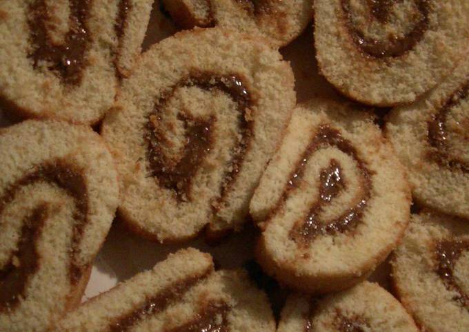 Бисквитный рулет со сгущенкой. Очень нежный и вкусный