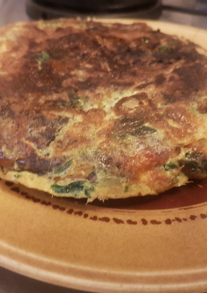 Una foto de Tortilla de espinaca y cebolla