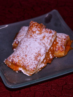 Una foto de Hojaldre relleno de mermelada de nísperos
