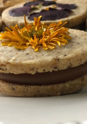Una foto de Alfajor de nuez y dulce de leche fácil, rápida y rendidora !