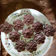 A picture of Bolu Kukus Nutrijell simpel (no mixer, no oven).