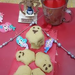 A picture of Teddy bear cookies.