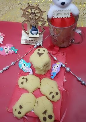 A picture of Teddy bear cookies.