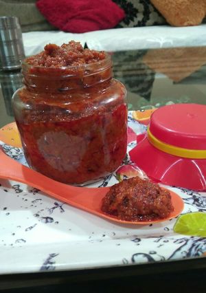 A picture of Schezwan Chutney.