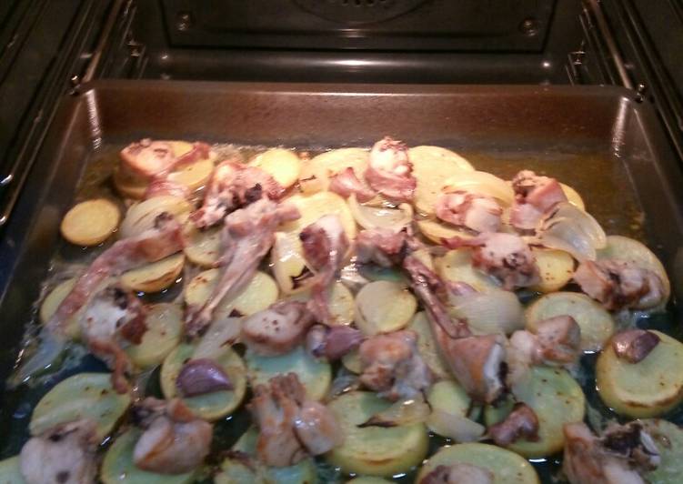 Conejo al horno con patatas