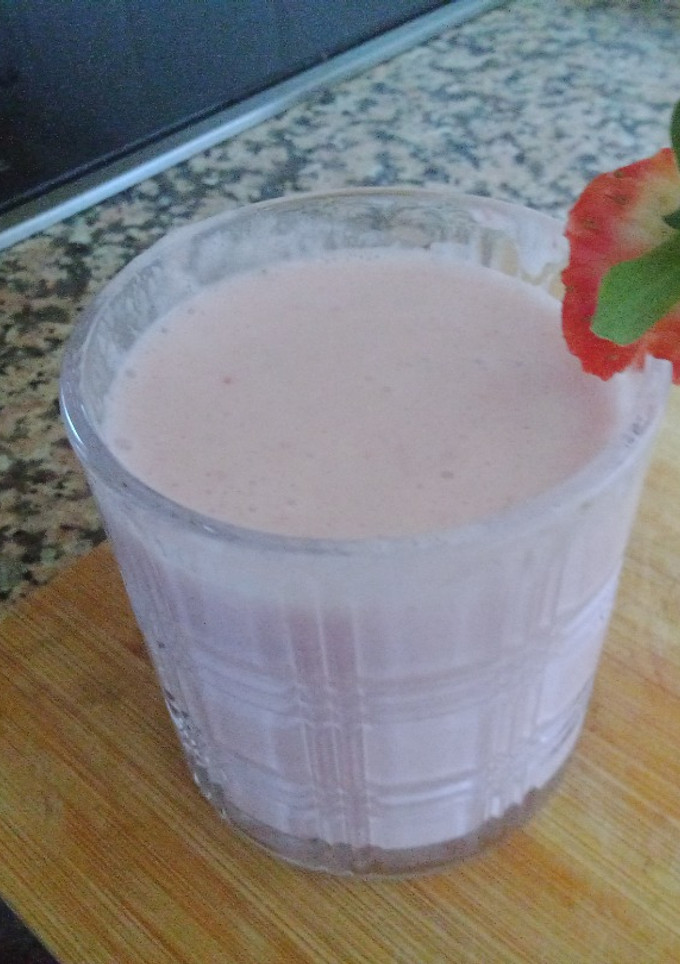 Una foto de Smoothie de fresa 🍓🍓