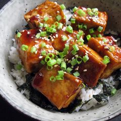 A picture of Spicy Teriyaki Tofu Rice Bowl.