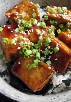 A picture of Spicy Teriyaki Tofu Rice Bowl.