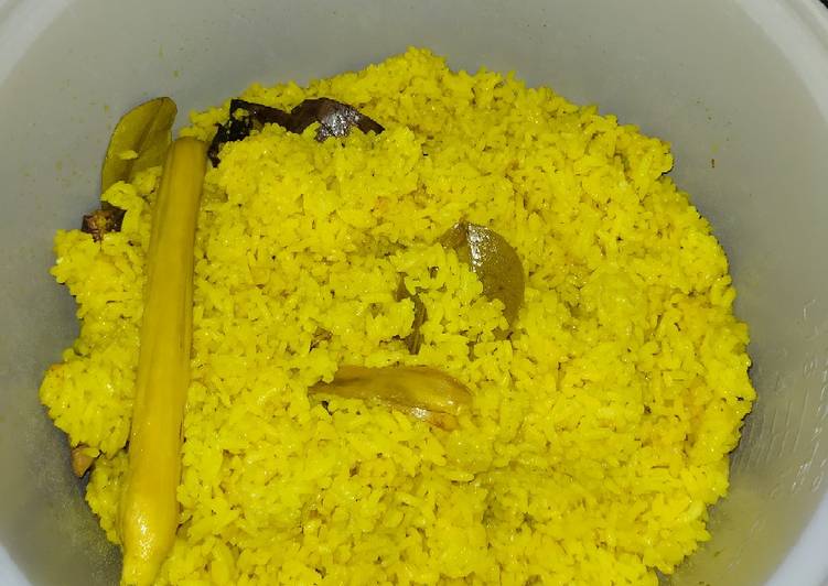 Nasi kuning magicom simple