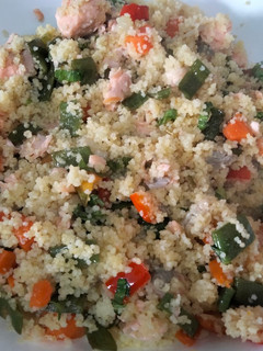 Una foto de Cuscús de salmón y verduras