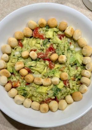 A picture of Guacamole dip 🥑🍅🍋 🇲🇽.