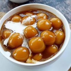 A picture of KOLAK BIJI SALAK - SWEET POTATO BALLS WITH PALM SUGAR SYRUP AND COCONUT MILK.