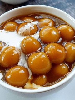 A picture of KOLAK BIJI SALAK - SWEET POTATO BALLS WITH PALM SUGAR SYRUP AND COCONUT MILK.