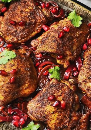 Una foto de Muslos de pollo con granada