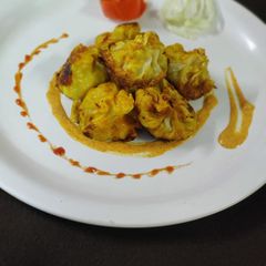 A picture of Garlic fried tandoori veg momos.