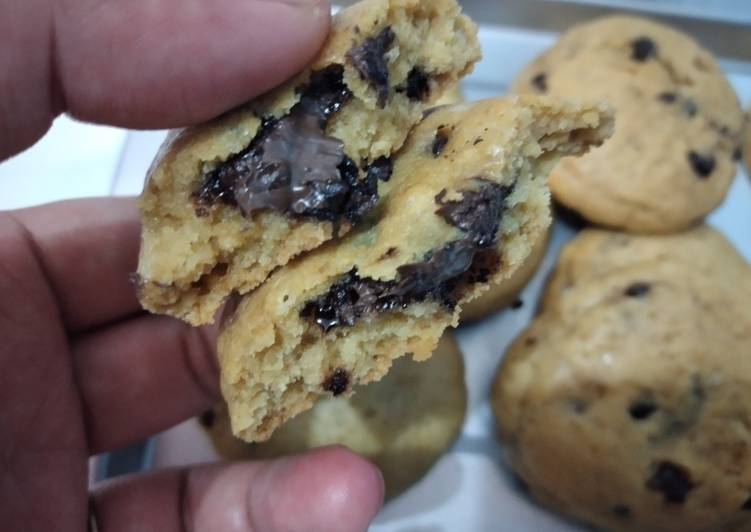 Cara Gampang Menyiapkan Soft cookies isi coklat Anti Gagal