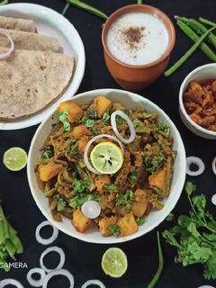 કાઠિયાવાડી ગુવાર બટાકાનું શાક (Kathiyavadi Cluster Beans Bataka Shak Recipe In Gujarati) રેસીપી મુખ્ય ફોટો