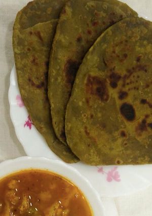 A picture of Palak Paratha.