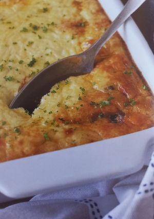 A picture of Mince meat and Mushroom Pie.