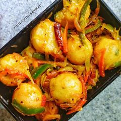 A picture of Veg Fried Stuffed Rava Balls.