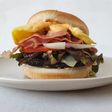 Hamburguesas de champiñones con queso y salsa “quasi” veganesa