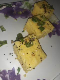 खमण ढोकला (Khaman dhokla recipe in hindi) रेसिपी मुख्य फोटो
