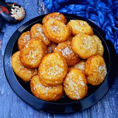 A picture of Spanish Pumpkin Bunuelos (Fritters).